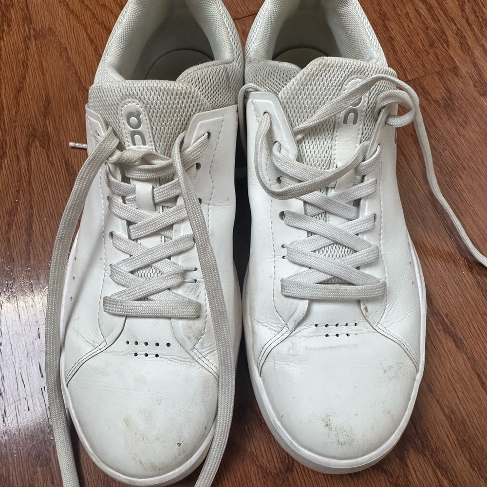 OnCloud White Casual Sneakers